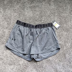 Women's Under Armour shorts M NWT